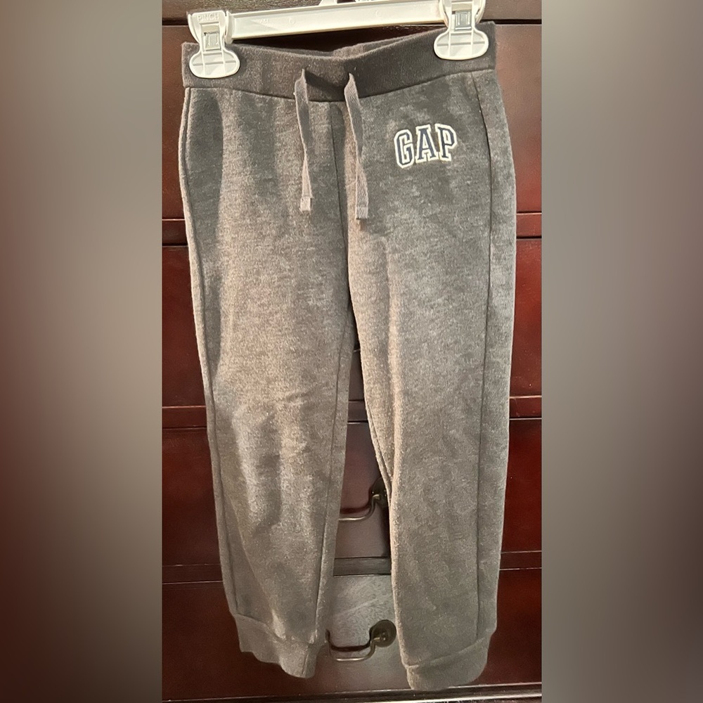 Gap Gray size 5 boys sweatpants